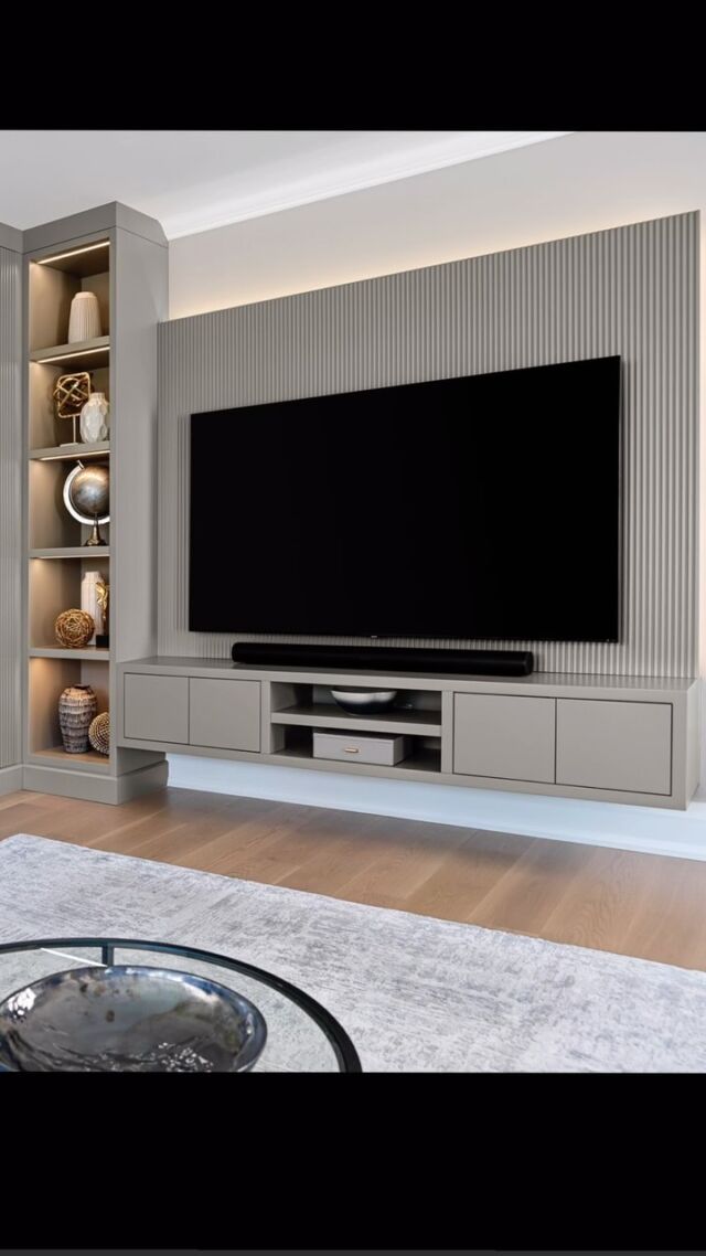 We come in and make things better… better in whatever way that means for you and your space…

At #sdbbprojectmelbourne we took an existing fireplace and designed a solution to better integrate it with the adjacent tv wall and a storage cabinet, all with minimal construction. Now there is more cohesion within that space, the storage solution has been improved and we still have space to display beautiful things.

What can we help you make better?

Design: @simplydesignedbybett 
Millwork: @distinctivebydesign 
Photography: @arnalphotography 

Liveable Luxury | Interior Design | Wallunit | Fluted Millwork | Designer | Living Room | Fireplace